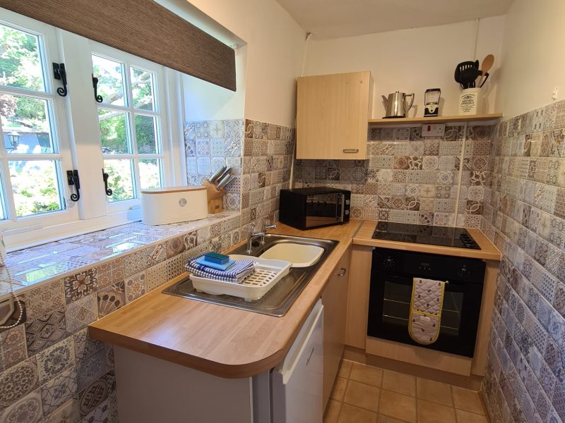 kingfisher-cottage-kitchen