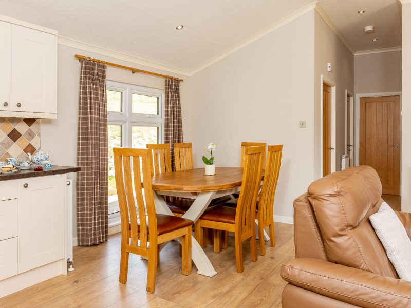 Owl-lodge-dining-area